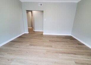 2064 W Hutchinson St in Chicago, IL - Building Photo - Building Photo