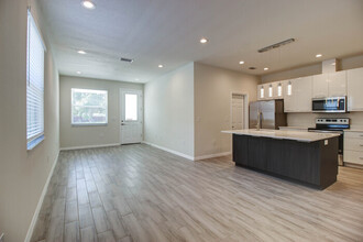4102 N Thatcher Ave-Unit -2 in Tampa, FL - Building Photo - Building Photo