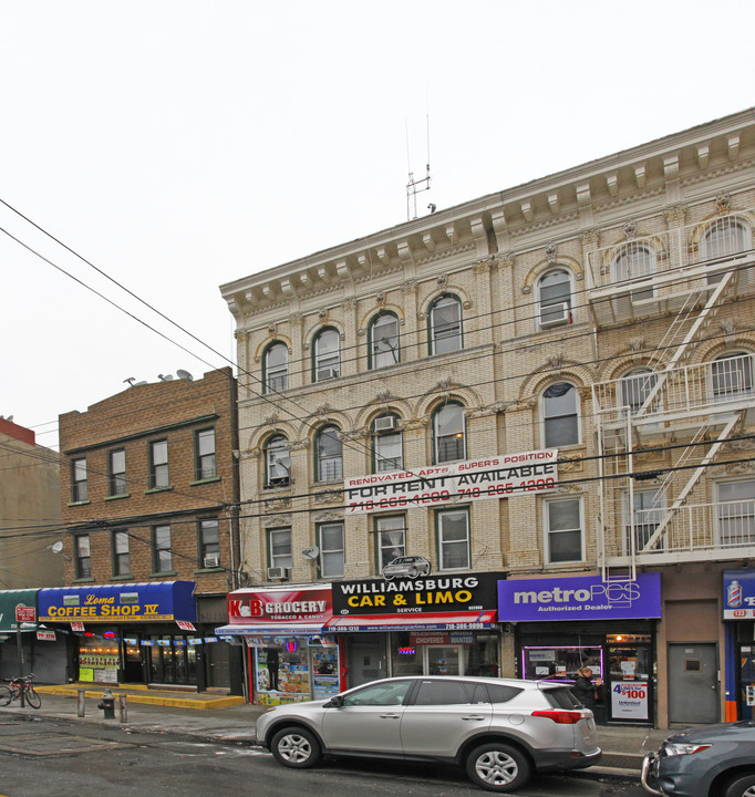 131 Wyckoff Ave in Brooklyn, NY - Foto de edificio