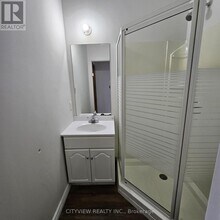 381 Dundas St E in Toronto, ON - Building Photo - Building Photo