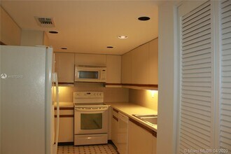 2600 Cardena St-Unit -7 in Coral Gables, FL - Foto de edificio - Building Photo