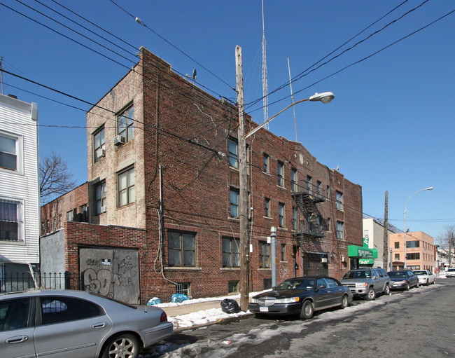 482 Chestnut St in Brooklyn, NY - Foto de edificio - Building Photo