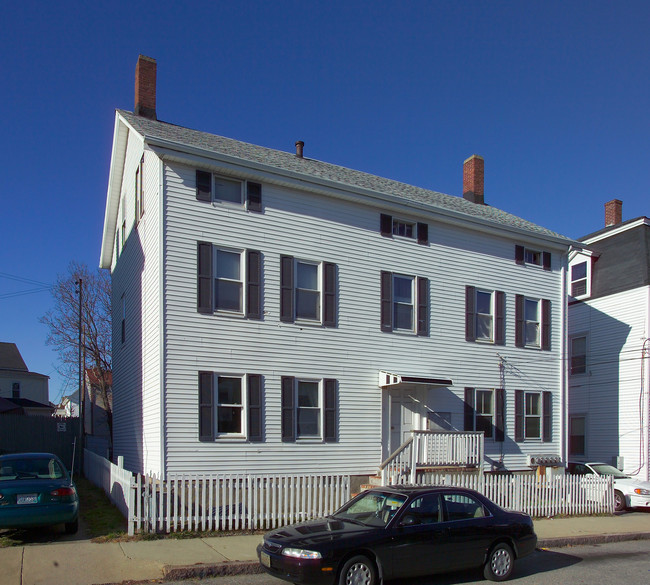 137 5th St in Fall River, MA - Foto de edificio - Building Photo