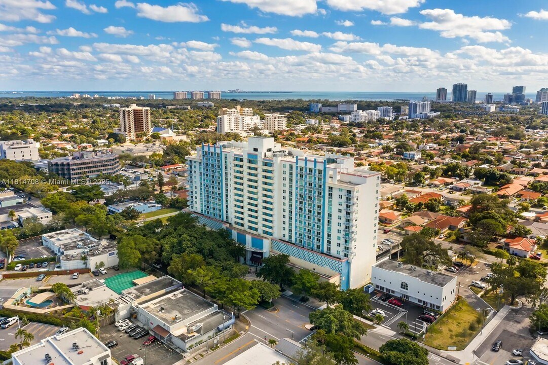 3000 Coral Wy in Coral Gables, FL - Building Photo