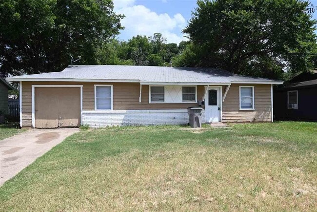 property at 1421 Harris Ln