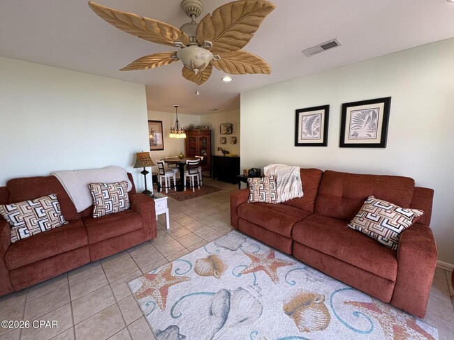 2100 W Beach Dr in Panama City, FL - Foto de edificio - Building Photo