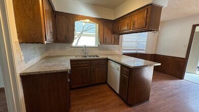 9207 Portal Dr in Houston, TX - Foto de edificio - Building Photo