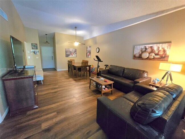 7380 NW 1st St, Unit 202 in Plantation, FL - Building Photo - Building Photo