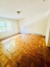 9 Breglia St in Yonkers, NY - Building Photo - Building Photo