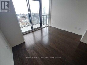 460 Adelaide St E in Toronto, ON - Building Photo - Building Photo