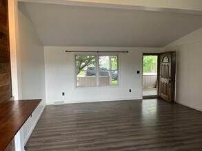 56 Meadow Rd in Burgettstown, PA - Building Photo - Building Photo