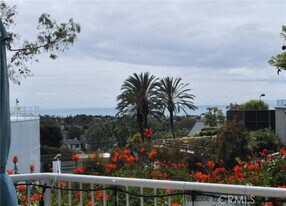 13 Veracruz in Dana Point, CA - Building Photo