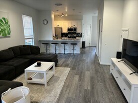 2009 S 10th St in Waco, TX - Building Photo