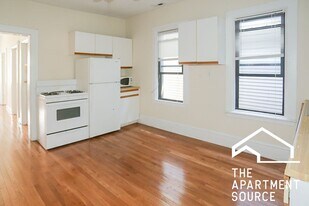 2254 N Southport Ave, Unit 2 in Chicago, IL - Building Photo