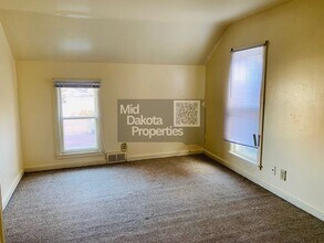 719 S Edmunds St in Mitchell, SD - Building Photo - Building Photo