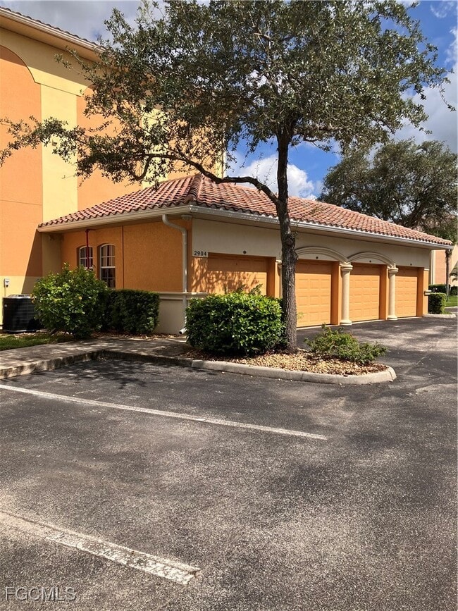2904 Tuscan Dr in Cape Coral, FL - Building Photo - Building Photo