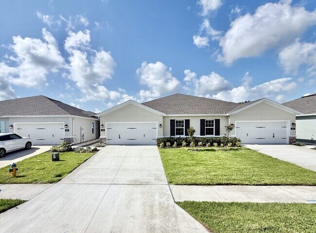 499 Voltaire Dr in Spring Hill, FL - Building Photo - Building Photo