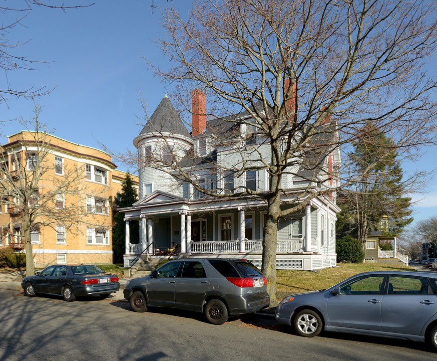 140 Cottage St in New Bedford, MA - Building Photo