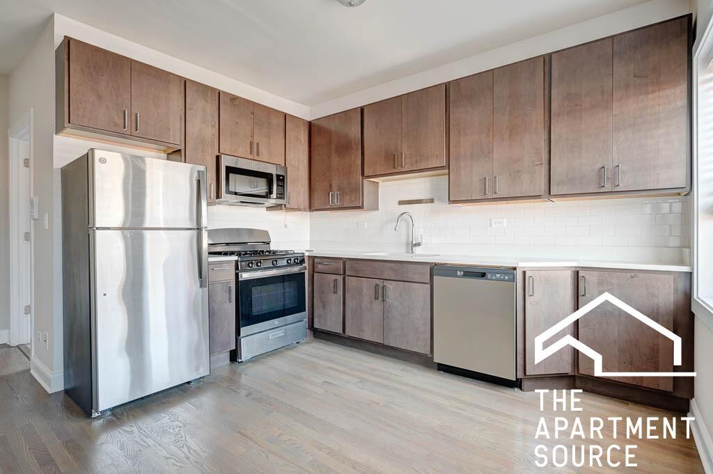 3409 W Fullerton Ave-Unit -2A in Chicago, IL - Building Photo