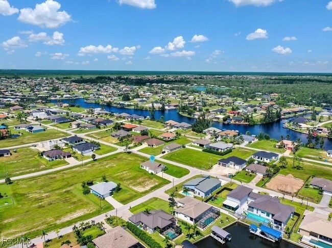 2032 NW 32nd Ct in Cape Coral, FL - Building Photo - Building Photo