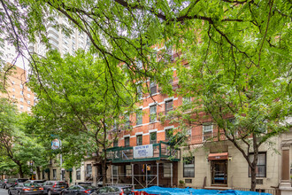 317 E 73rd St in New York, NY - Building Photo - Building Photo