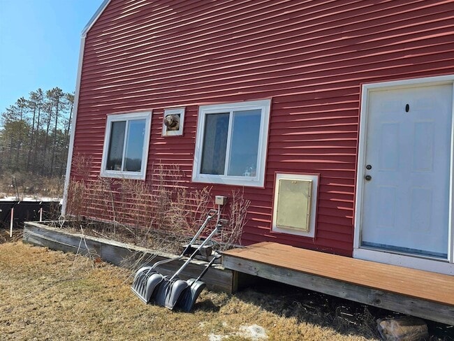 352 Packers Falls Rd in Durham, NH - Foto de edificio - Building Photo