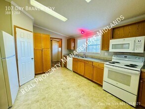 107 Dry Branch Way in Hopkins, SC - Building Photo - Building Photo