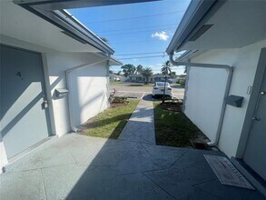 363 SW 15th St in Pompano Beach, FL - Building Photo - Building Photo
