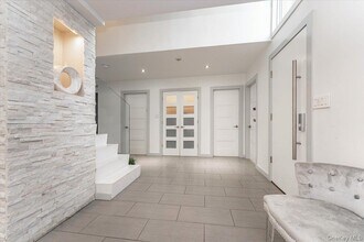 536 Oxford Rd in Cedarhurst, NY - Building Photo - Building Photo