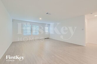 3945 Far Horizon in Seguin, TX - Foto de edificio - Building Photo