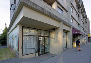 Bill Hennessey Place in Vancouver, BC - Building Photo - Building Photo