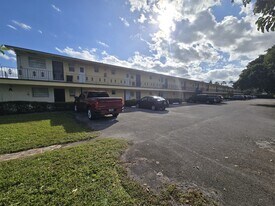 2800 NE 203rd St in Aventura, FL - Building Photo