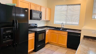1437 N 80th Ln in Phoenix, AZ - Building Photo - Building Photo