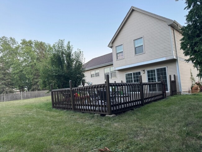 2404 Kenmore Ct in Schaumburg, IL - Building Photo - Building Photo