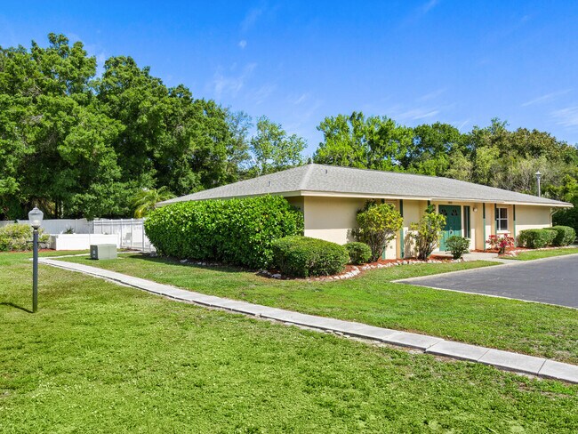 4845 Rilma Ave, Unit 124 in Sarasota, FL - Building Photo - Building Photo