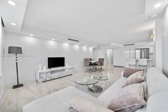 230 174th St, Unit 1119 in Sunny Isles Beach, FL - Building Photo - Building Photo
