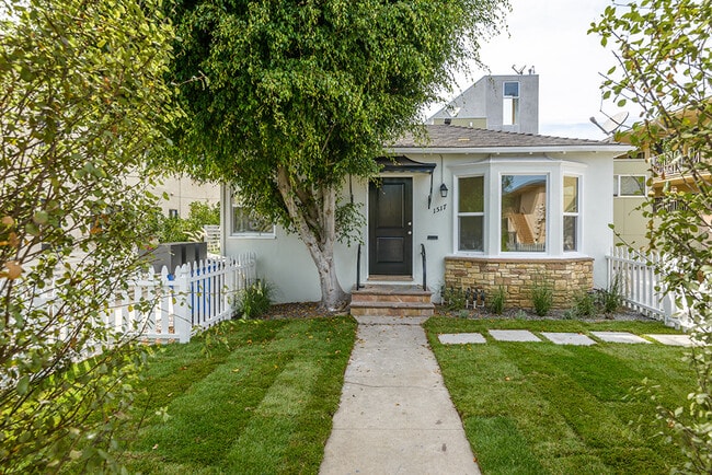 property at 1517 S Orange Grove Ave