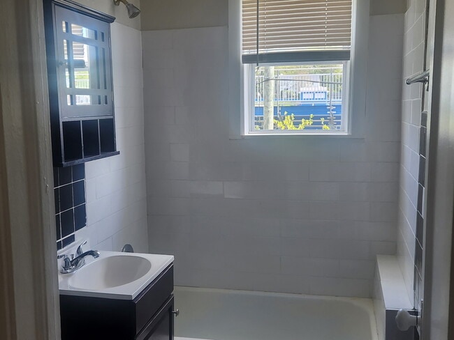 18 Corbin Ct, Unit #2 in Wilmington, DE - Foto de edificio - Building Photo