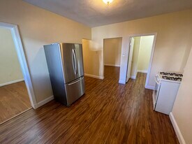 225 Holland St, Unit 2 in Somerville, MA - Building Photo