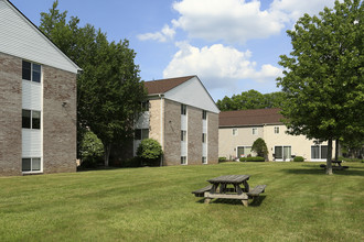 Carnegie Arms in Niles, OH - Foto de edificio - Other