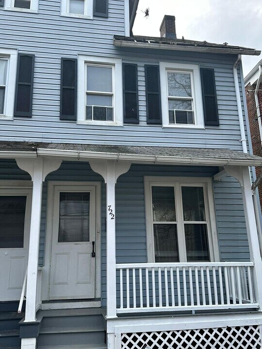 722 Itaska St in Bethlehem, PA - Building Photo