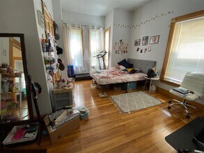 11 Cameron Ave, Unit #1 in Somerville, MA - Building Photo - Building Photo