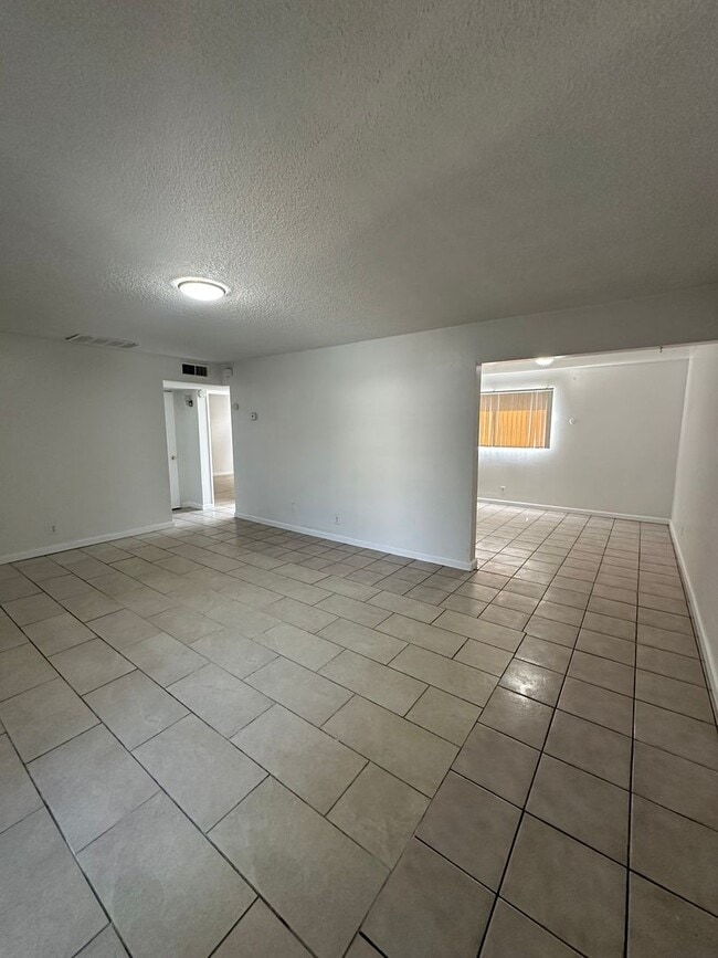 2120 California Ave in Bakersfield, CA - Building Photo - Building Photo