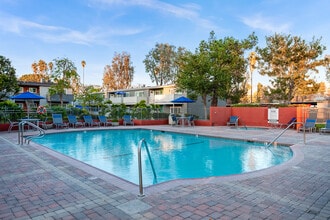 Countrywood Apartments in Redlands, CA - Foto de edificio - Building Photo