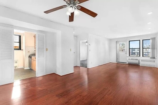 property at 1874 Pelham Pkwy S