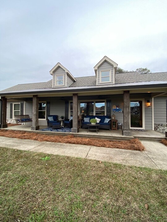 3850 Nikki Ln in Loganville, GA - Building Photo