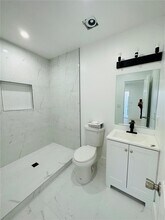 1800 NE 154th St in North Miami Beach, FL - Building Photo - Building Photo
