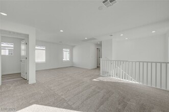 8484 W Agate Ave in Las Vegas, NV - Foto de edificio - Building Photo