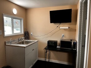 2267 Grover Rd in Canton, PA - Foto de edificio - Building Photo