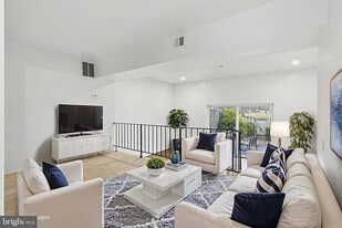 11072 Berrypick Ln in Columbia, MD - Building Photo